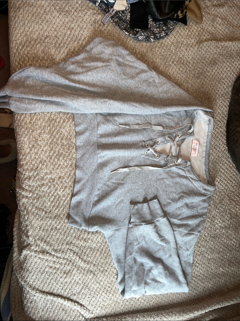 CROP VS LACE UP CREWNECK